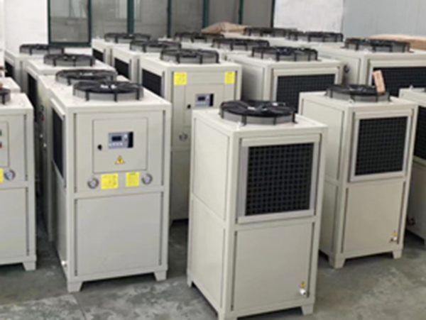 油冷機品牌注意操作不當(dāng)引起的一系列問題 油冷機品牌注意操作不當(dāng)引起的一系列問題